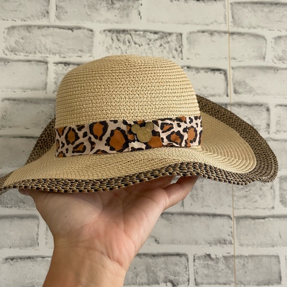 Women’s Disney Parks Animal Kingdom straw hat with leopard ribbon mickey face - Picture 1 of 5